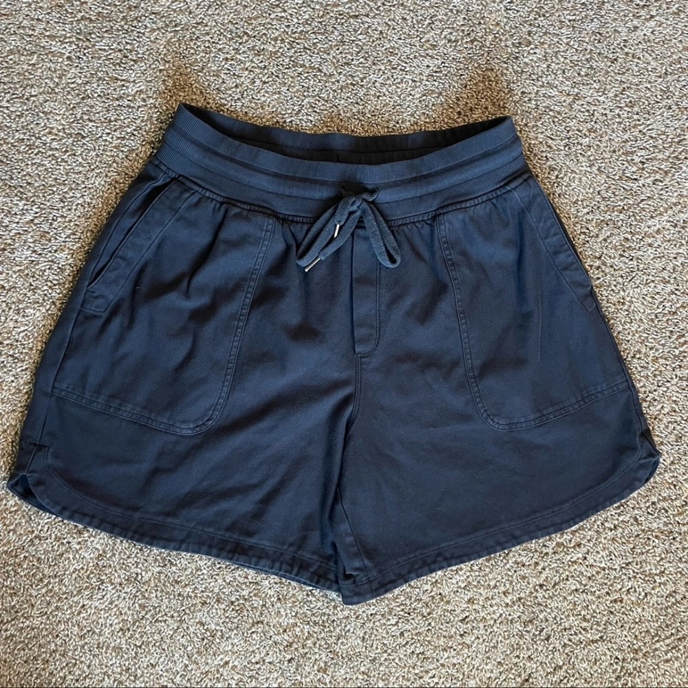 Athleta Farallon Midi Shorts Black Drawstring Women’s Size Large